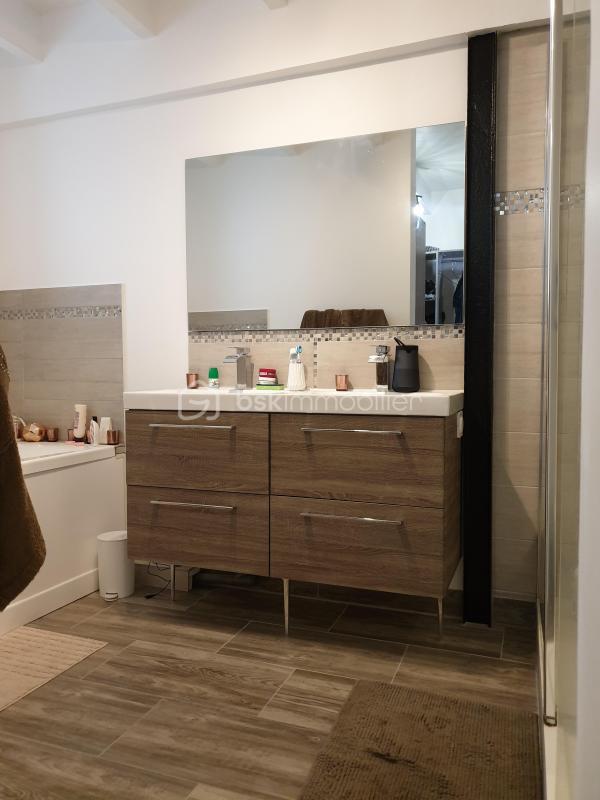 Maison - 230 m² - 8 pièces