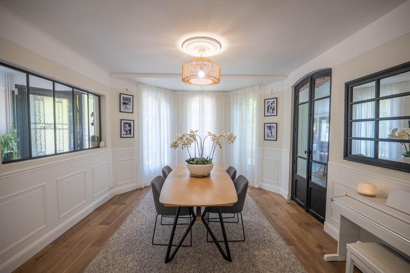 Maison - 220 m² - 6 pièces