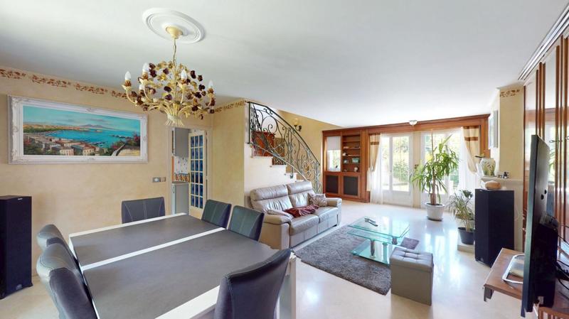 Maison - 166 m² - 7 pièces