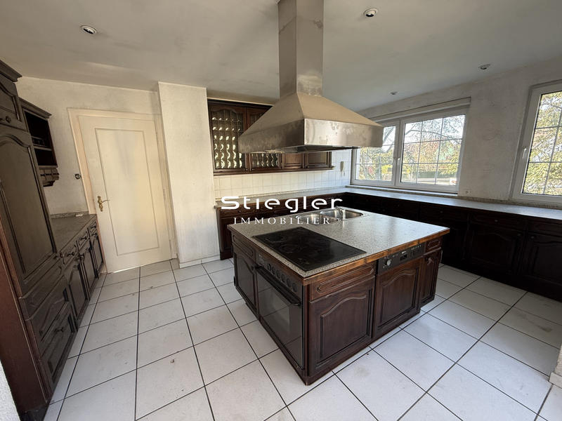 Maison - 204 m² - 6 pièces