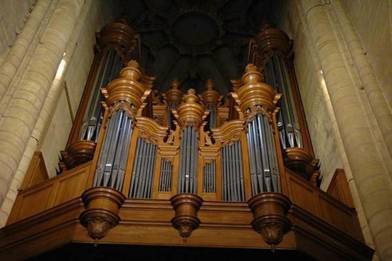 Visite guidée de la Basilique de Mézières, ses vitraux et son trésor d'art sacré