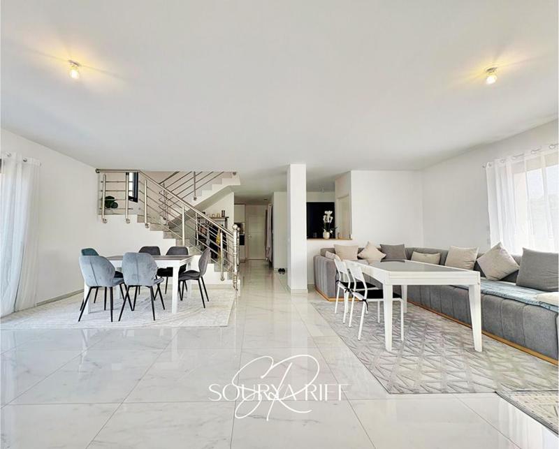 Maison - 137 m² - 5 pièces