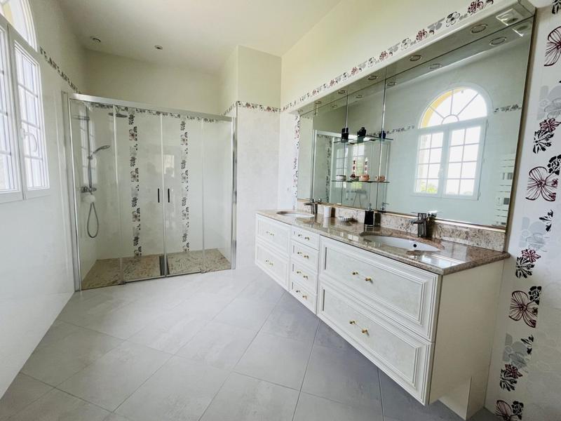 Villa - 290 m² - 5 pièces