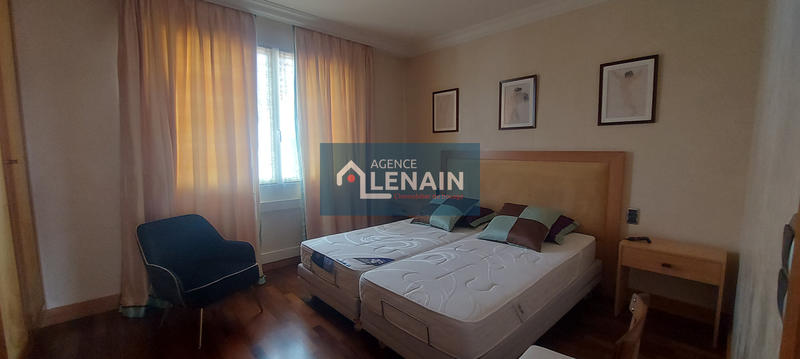 Maison - 162 m² - 9 pièces