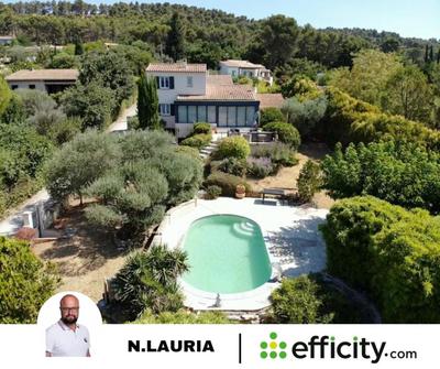 Maison - 180 m² - 8 pièces