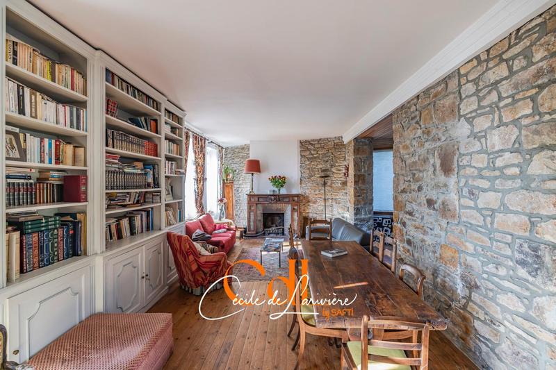 Maison - 240 m² - 8 pièces