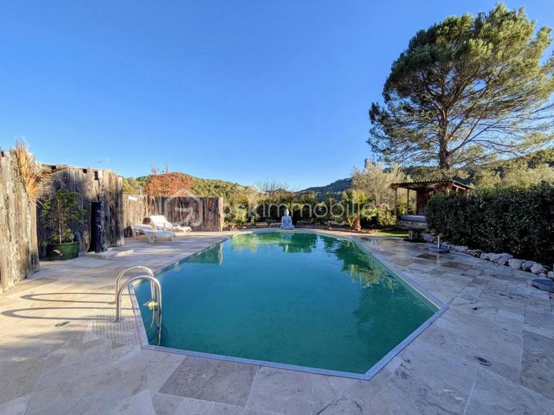 Maison - 196 m² - 8 pièces