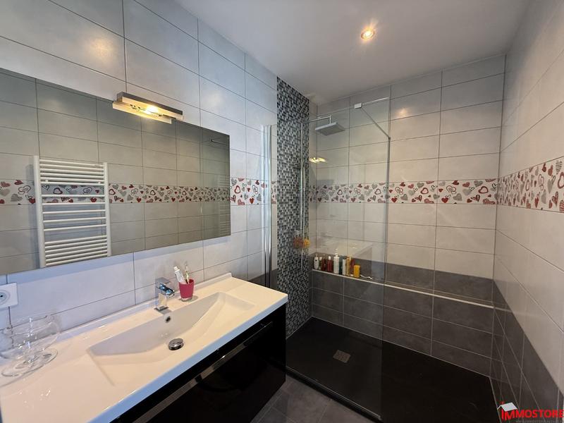 Maison - 210 m² - 7 pièces