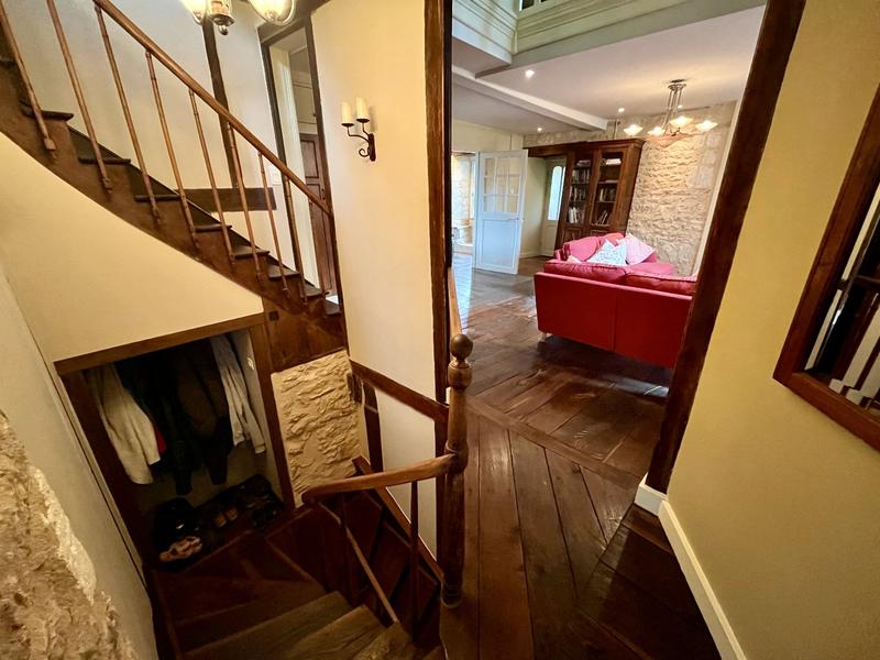 Maison - 209 m² - 9 pièces