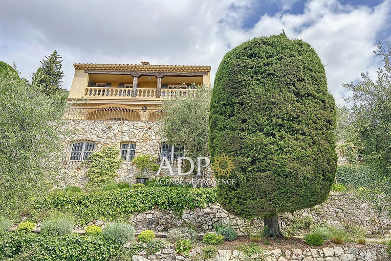 Maison - 210 m² - 6 pièces