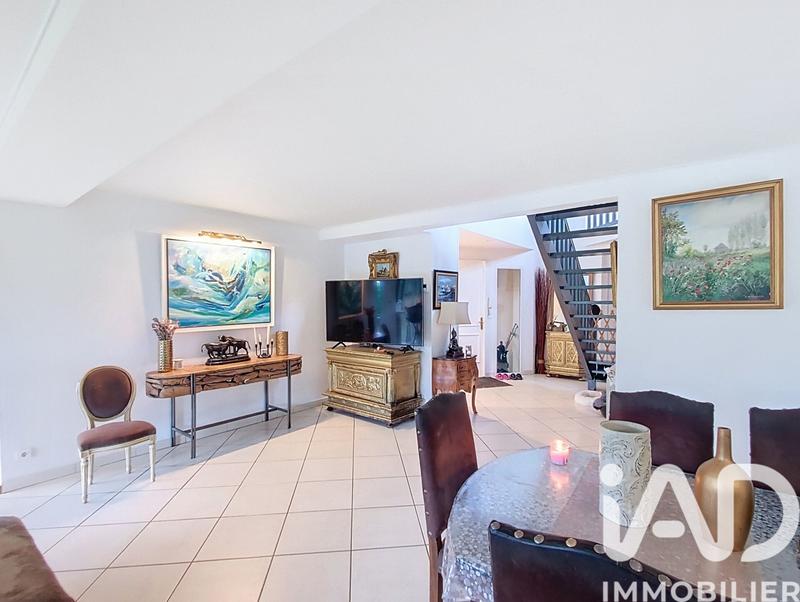 Maison - 217 m² - 9 pièces