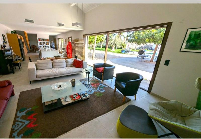 Propriété - 292 m² - 6 pièces