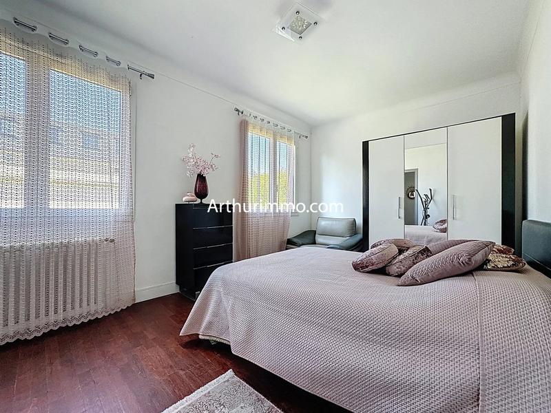 Maison - 220 m² - 10 pièces