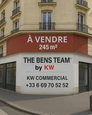 Local commercial - 245 m² - 15 pièces