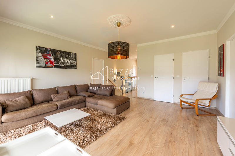 Maison - 228 m² - 8 pièces