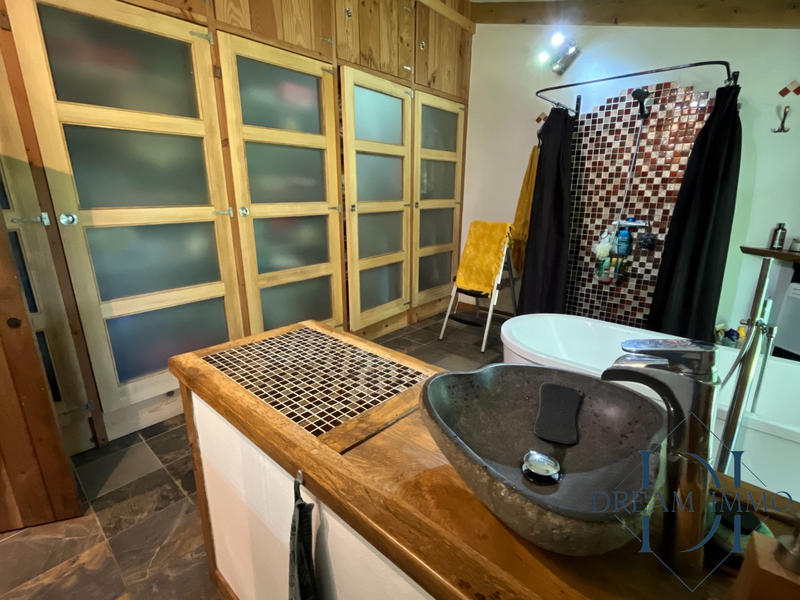 Maison - 259 m² - 8 pièces