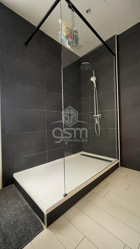 Maison - 383 m² - 13 pièces