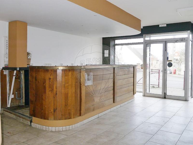 Local commercial - 236 m² - 7 pièces