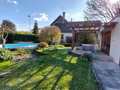 Maison - 330 m² - 9 pièces