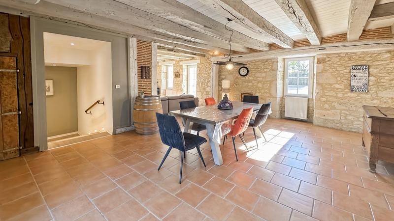 Propriété - 437 m² - 20 pièces