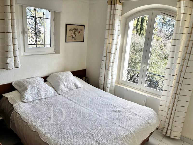 Propriété - 170 m² - 6 pièces