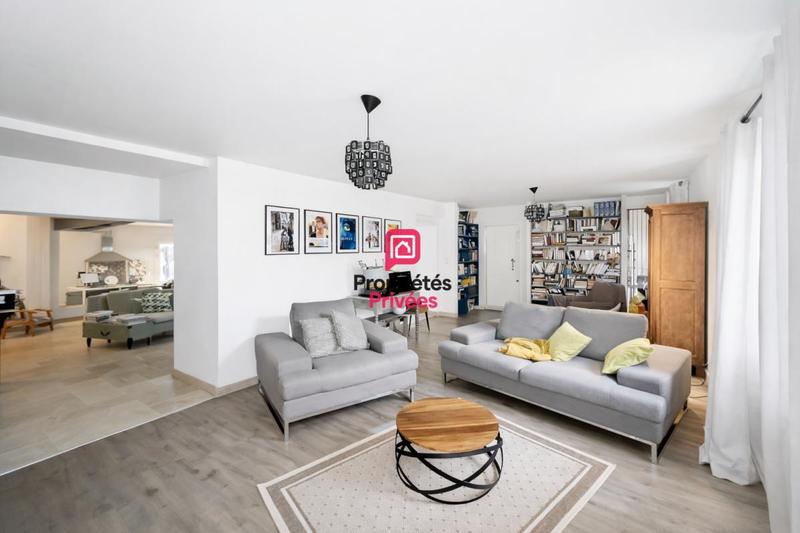 Maison - 273 m² - 8 pièces