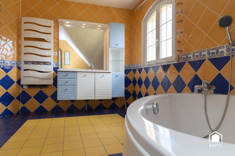 Maison - 186 m² - 6 pièces