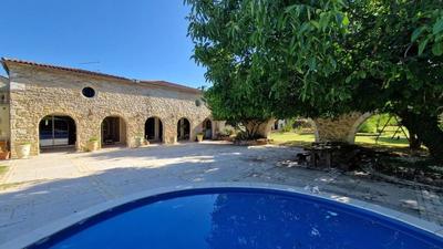 Demeure - 1 000 m² - 20 pièces