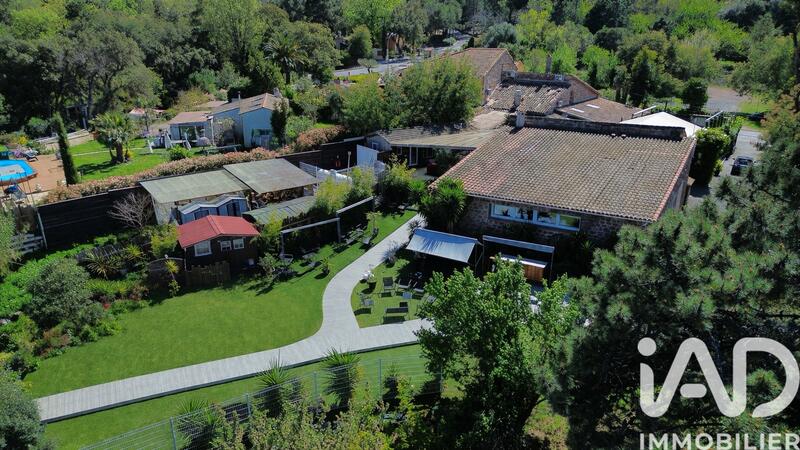 Maison - 180 m² - 5 pièces