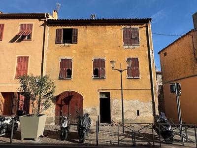 Immeuble - 99 m² - 5 pièces