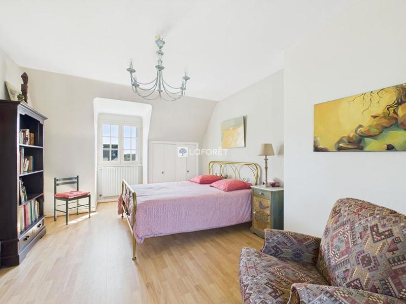 Maison - 180 m² - 8 pièces