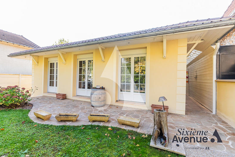 Maison - 189 m² - 8 pièces