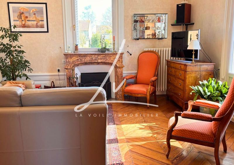 Maison - 280 m² - 14 pièces