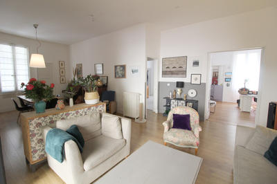 Maison - 248 m² - 9 pièces