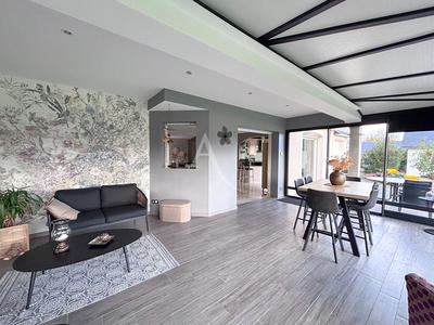 Maison - 185 m² - 5 pièces