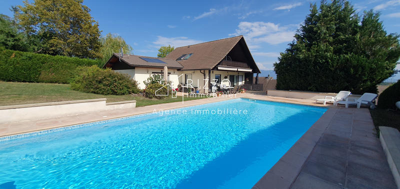 Maison - 246 m² - 9 pièces