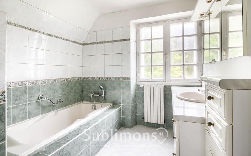 Maison - 184 m² - 8 pièces