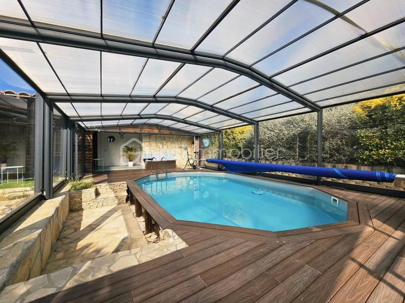 Demeure - 242 m² - 11 pièces