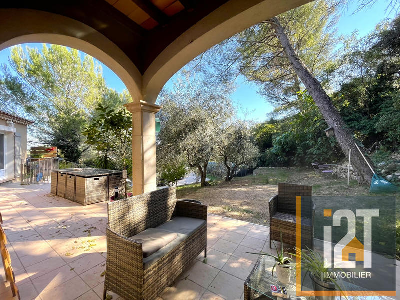 Maison - 200 m² - 6 pièces