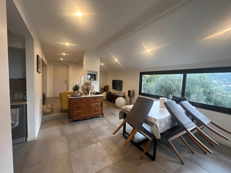 Appartement - 100 m² - 4 pièces