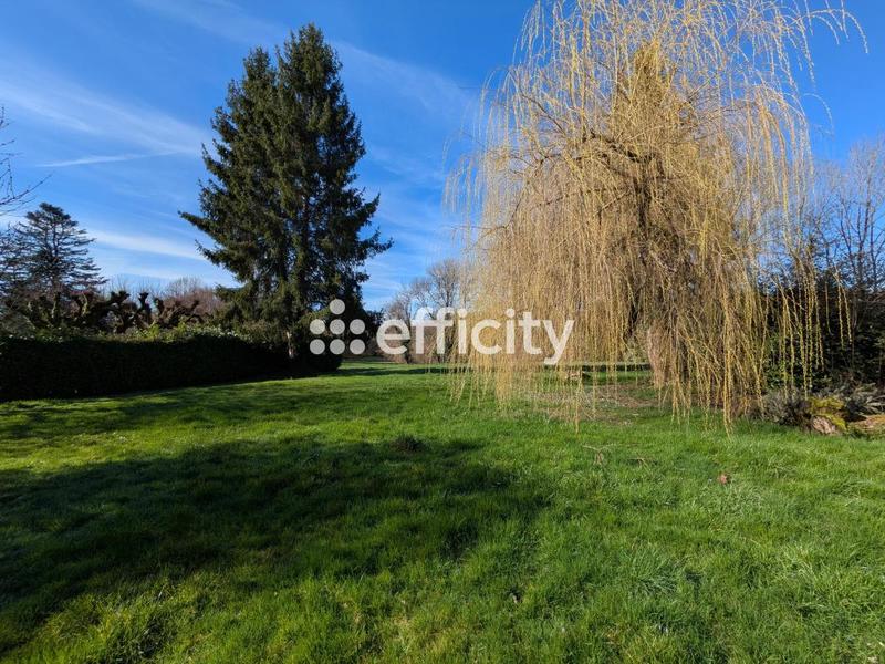 Maison - 374 m² - 10 pièces