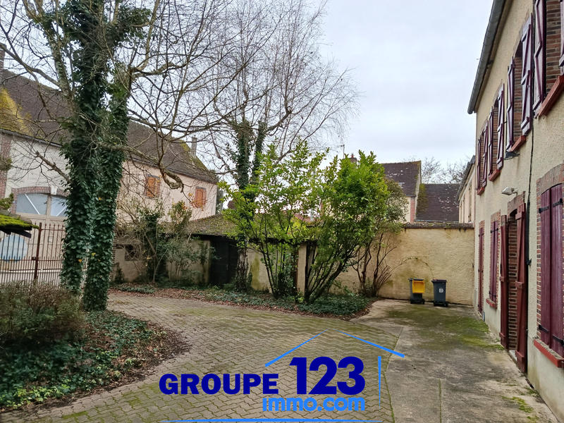 Maison - 289 m² - 9 pièces