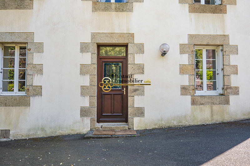 Demeure - 185 m² - 11 pièces