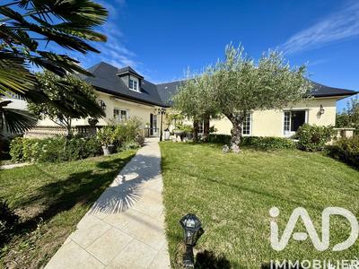 Maison - 300 m² - 8 pièces