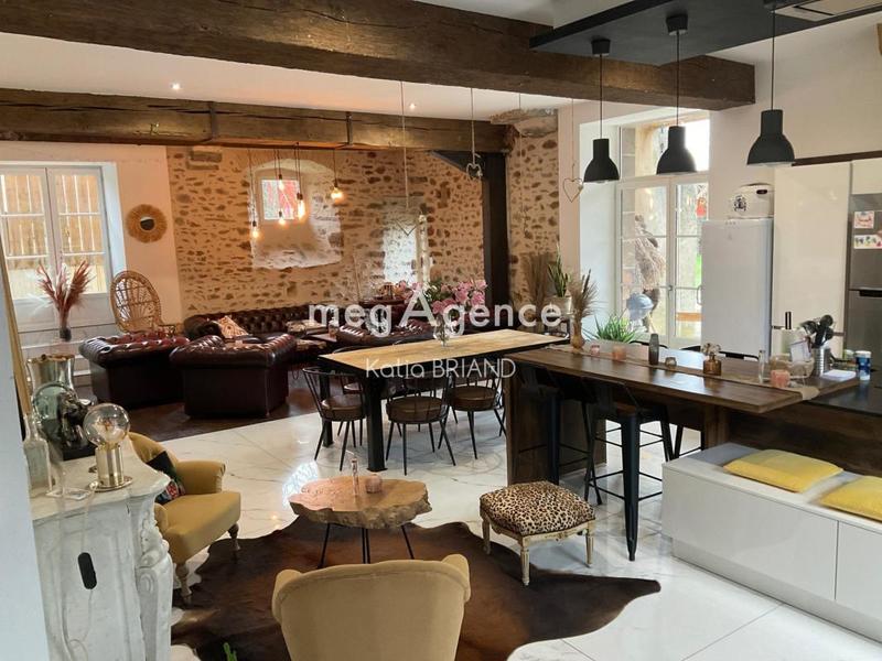 Maison - 259 m² - 9 pièces