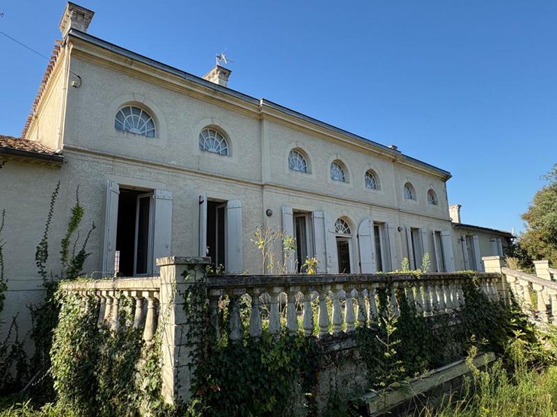 Maison - 210 m² - 6 pièces