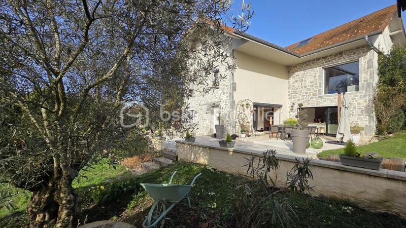 Corps de ferme - 218 m² - 6 pièces