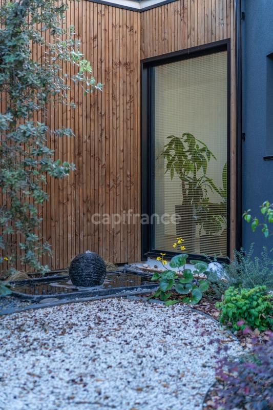 Maison - 220 m² - 7 pièces