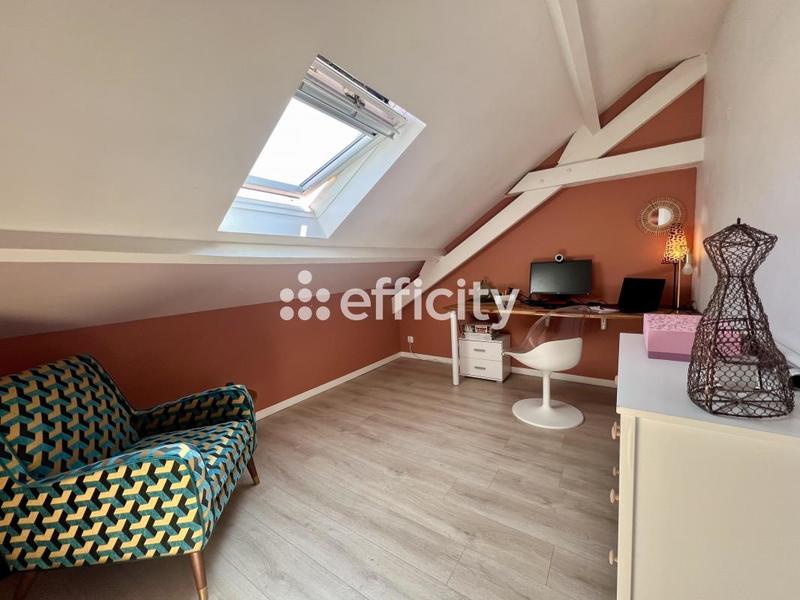 Maison - 201 m² - 8 pièces