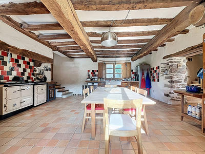 Maison - 418 m² - 15 pièces